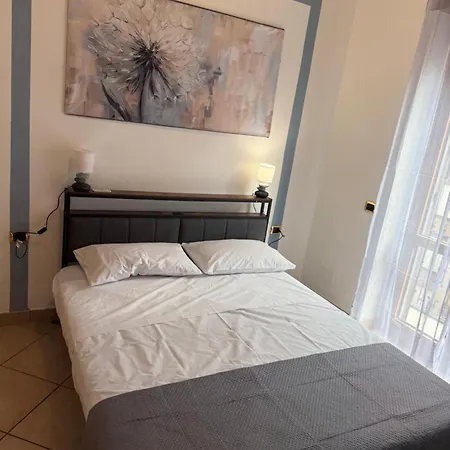 Nocleg ze śniadaniem La Casa Di Kya - Station Salerno